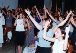 I giovani durante un convegno di lode giovani