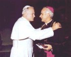 Sua Santità Giovanni Paolo Ⅱ con Mons. Luigi Accogli Sua Santità Giovanni Paolo Ⅱ con Mons. Luigi Accogli