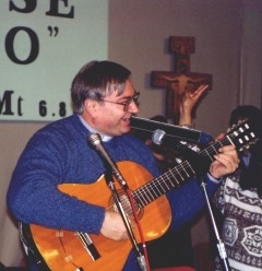 padre Francesco anima la preghiera padre Francesco anima la preghiera