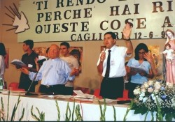 don Serafino e Ivan animano la preghiera don Serafino e Ivan animano la preghiera