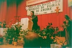 Giuliano Monaco Responsabile dell'Associazione Primavera presenta il Dott. Oreste Pesare Giuliano Monaco Responsabile dell'Associazione Primavera presenta il Dott. Oreste Pesare