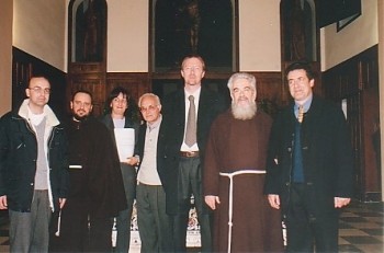 Don Mario Farci, Padre Roberto Sardu OFMCapp, Sandra Cossu, Don Piero Villasanta, il Pastore Herbert Anders, Padre Marco Locche OFMCapp e Giuliano Monaco assemblea in preghiera