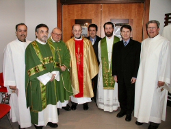 foto di gruppo dei sacerdoti, diaconi, accoliti e relatori
