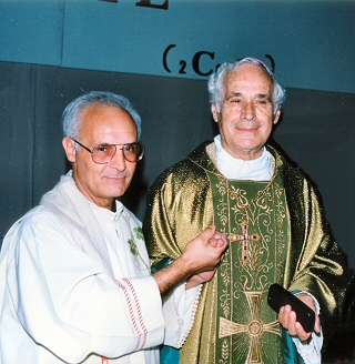 Mons. Luigi Accogli con Don Piero Villasanta