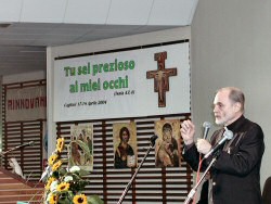 padre Robert Faricy durante la catechesi padre Robert Faricy
