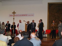 l'Arcivescovo di Cagliari con i rappresentanti dei Movimenti