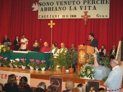 Accoglienza a S.E. Mons. Mani da parte del Responsabile Giuliano Monaco Accoglienza a S.E. Mons. Mani da parte del Responsabile Giuliano Monaco