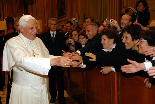 I fratelli della Comunità salutano il Santo Padre fraternity