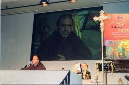 Padre Beppe presenta Simona all'ICCRS Beppe