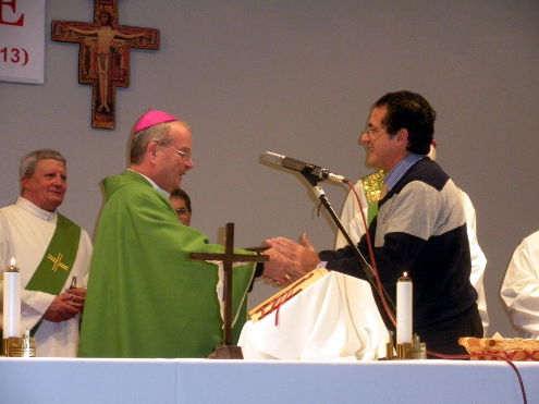 Giuliano Monaco e S.E. Mons. Miglio saluto