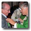 Folla con Padre Daniel Ange