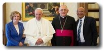Il Santo Padre con Mons. Taveira, Gilberto Barbosa e Michelle Moran