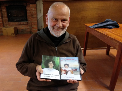Padre Natale Merelli gioisce per i DVD sulla Serva di Dio Simona Tronci Padre Natale Merelli gioisce per i DVD sulla Serva di Dio Simona Tronci