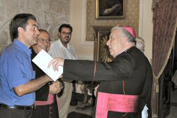Mons. Ottorino Pietro Alberti con il Responsabile Giuliano Monaco Mons. Ottorino Pietro Alberti con il Responsabile Giuliano Monaco